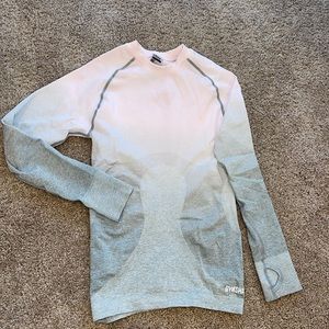 LIKE NEW - Ombre pink and gray Gymshark shirt - size s